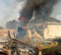 Горящий дом в Кимовском районе тушили семеро пожарных