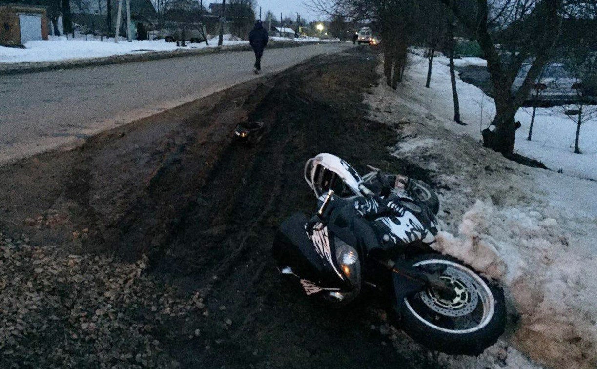 В Щекинском районе перевернулся мотоциклист