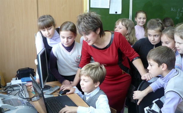  В 2014 году средняя зарплата учителей составит 25 798 рублей