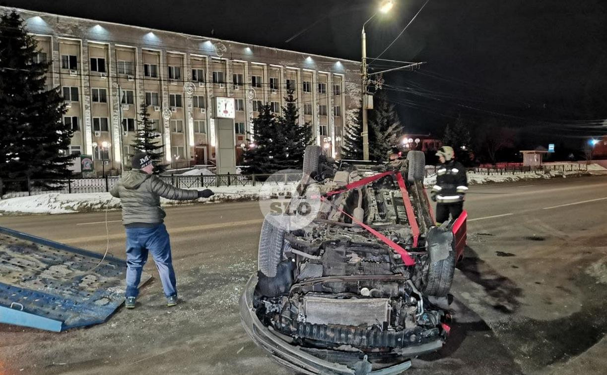 На ул. Болдина в Туле перевернулся Ford