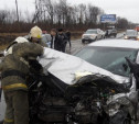 На Новомосковском шоссе в результате ДТП водитель оказался зажат в салоне автомобиля 