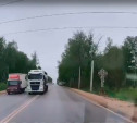 В Новомосковске водитель большегруза «подвинул встречку»