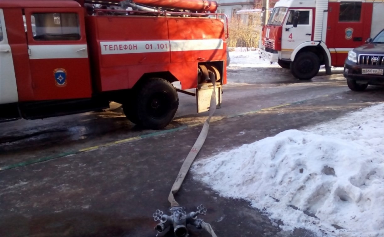 В Туле пожарные спасли 5 человек из горящей девятиэтажки на улице Братьев Жабровых