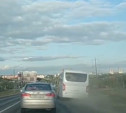 На Калужском шоссе автобус лихо пропылил по обочине