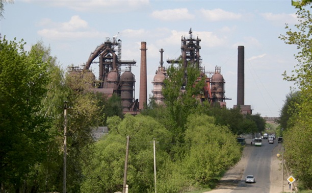 На Косогорском металлургическом заводе тепловоз задавил женщину