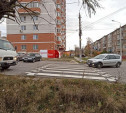 Зебра в никуда: в Туле обустроили переход с парковки в газон 