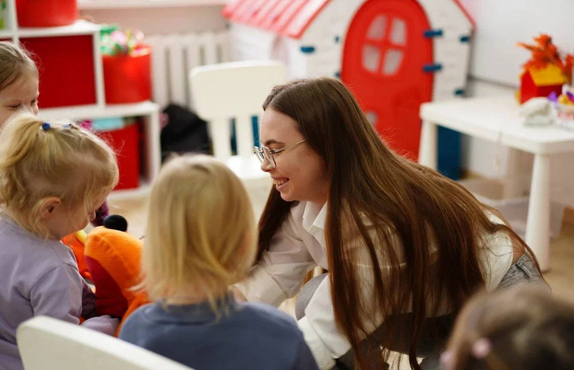 Праздники, выезды на природу и игры: как сейчас учат детей английскому языку