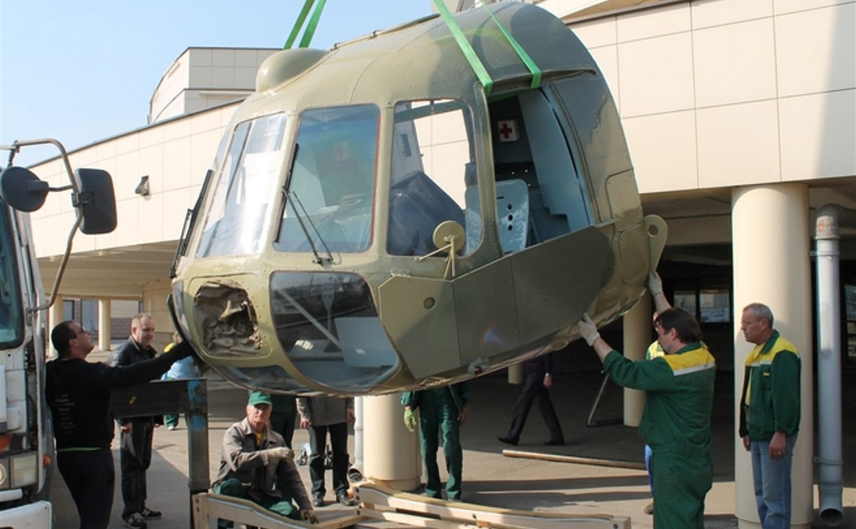 В Тульском государственном музее оружия установили кабину вертолёта Ми-8ТВ