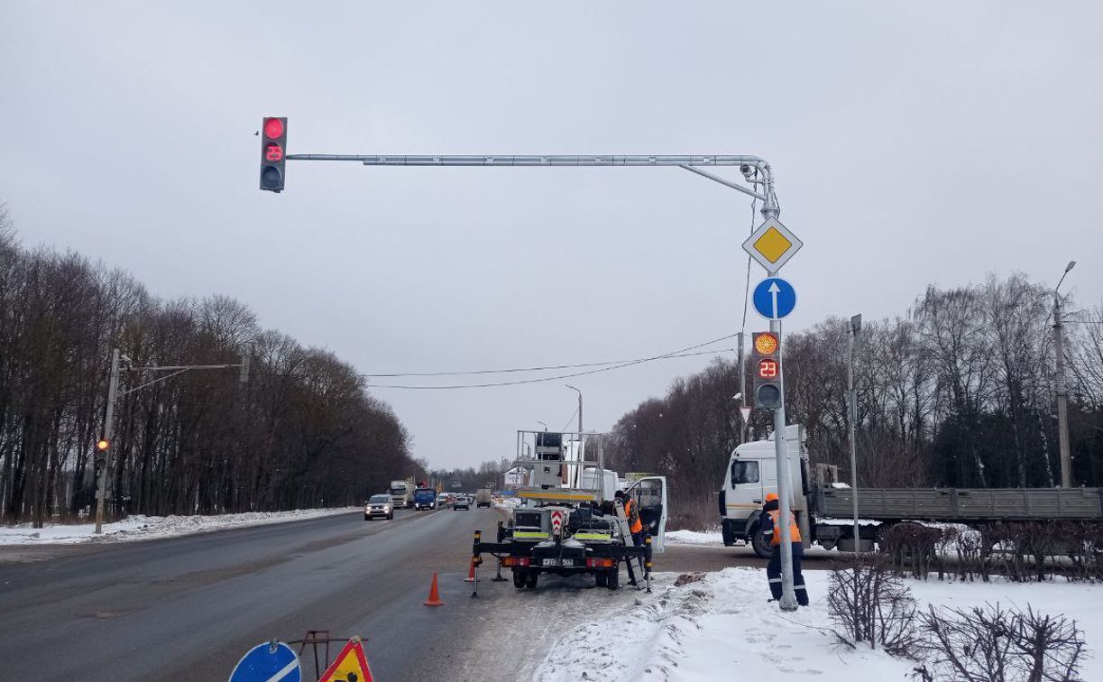 После череды ДТП на Новомосковском шоссе установили недостающий светофор