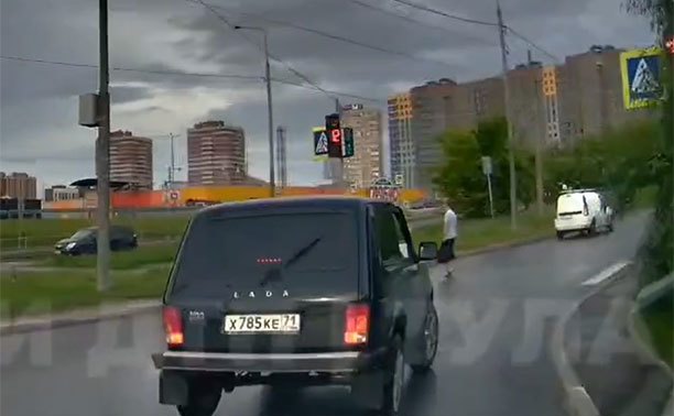 В Туле водители массово игнорируют светофор