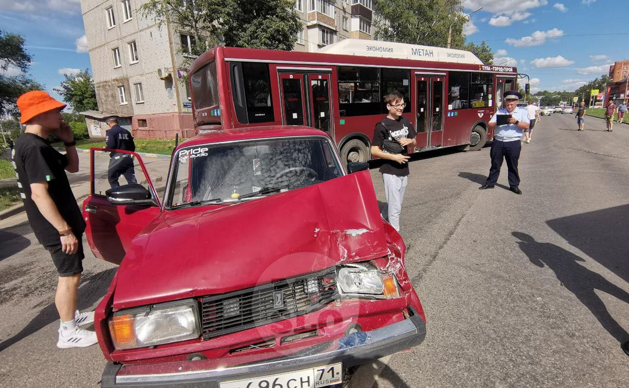 Из-за ДТП на ул. Металлургов в Туле собралась огромная пробка