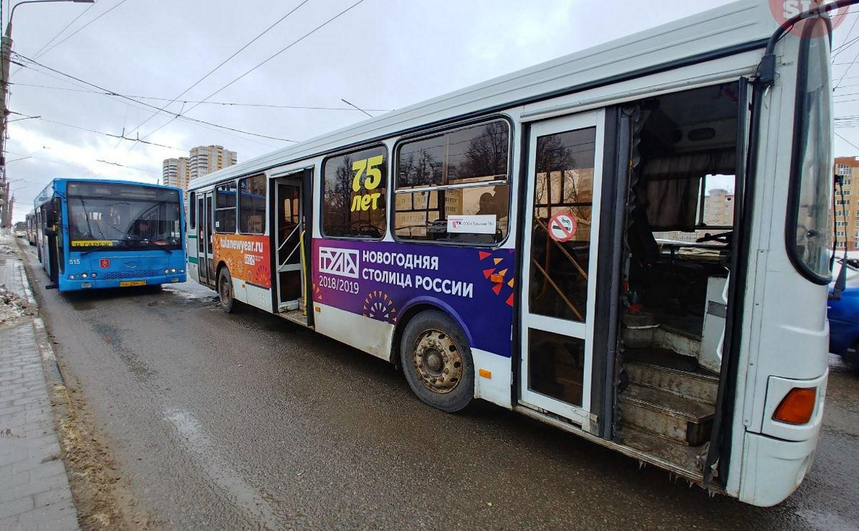 В Туле столкнулись два автобуса: на пр. Ленина собирается пробка