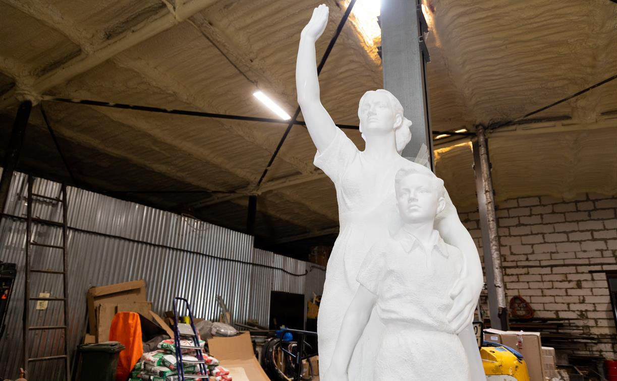 Эхо эпохи СССР: скульптуру «Встречающие» вернут на место 