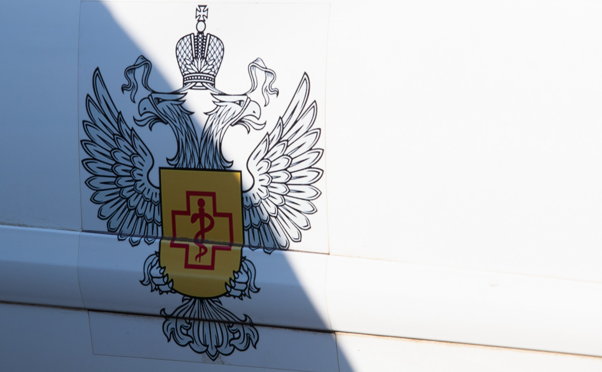 Просроченный стриплойн, мухи и тараканы: суд закрыл ресторан в ТЦ «Куклы» на 30 дней 