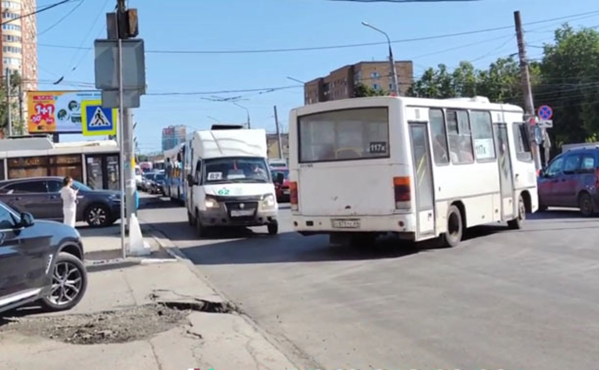 Туляк заснял «маленький пример бесчинств» водителей на проспекте Ленина
