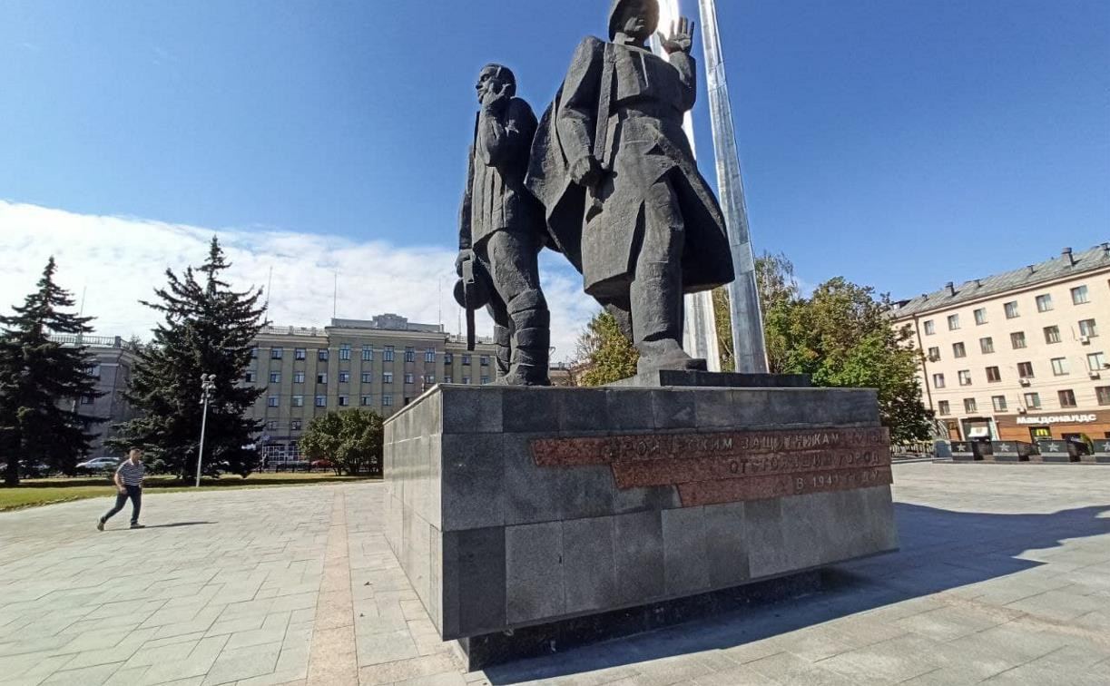 Памятник на площади Победы в Туле выглядит неопрятно: что говорит администрация
