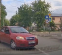В Новомосковске спешащий на парковку водитель повернул под «кирпич»