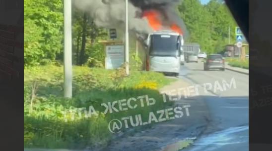 В районе Щегловской засеки сгорел автобус 