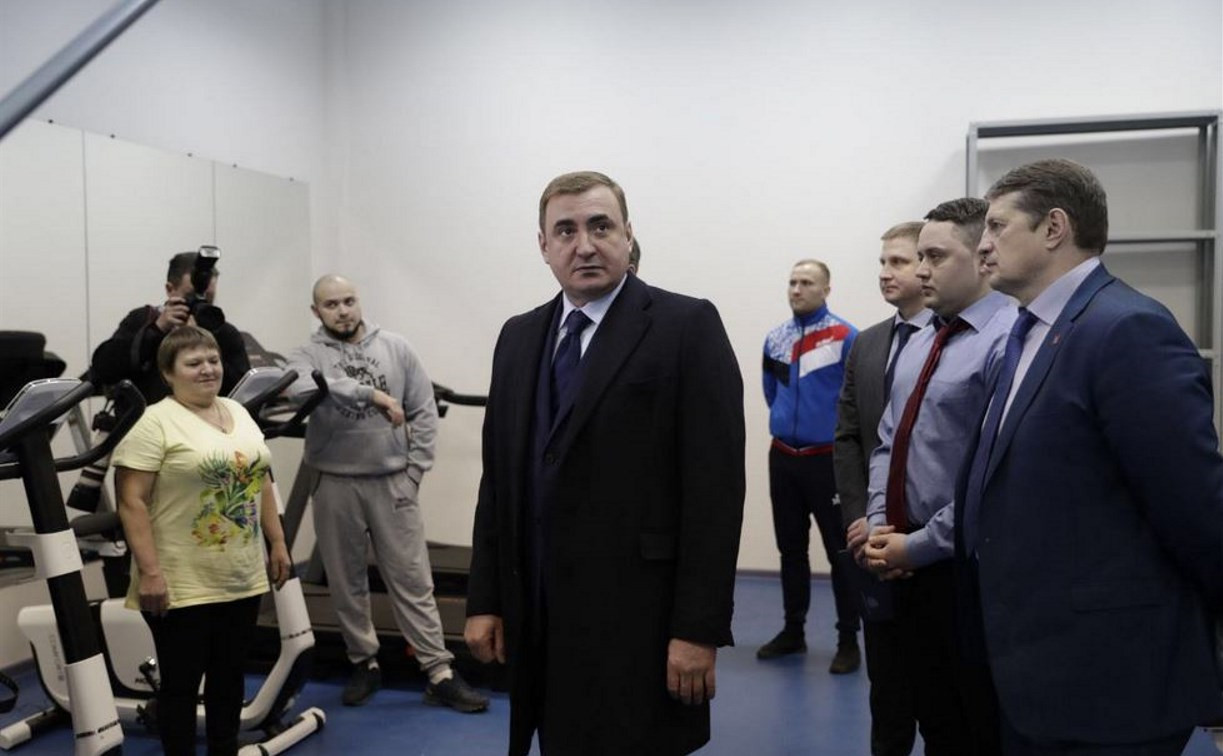 Алексей Дюмин посетил физкультурно-оздоровительный комплекс в поселке Шатск