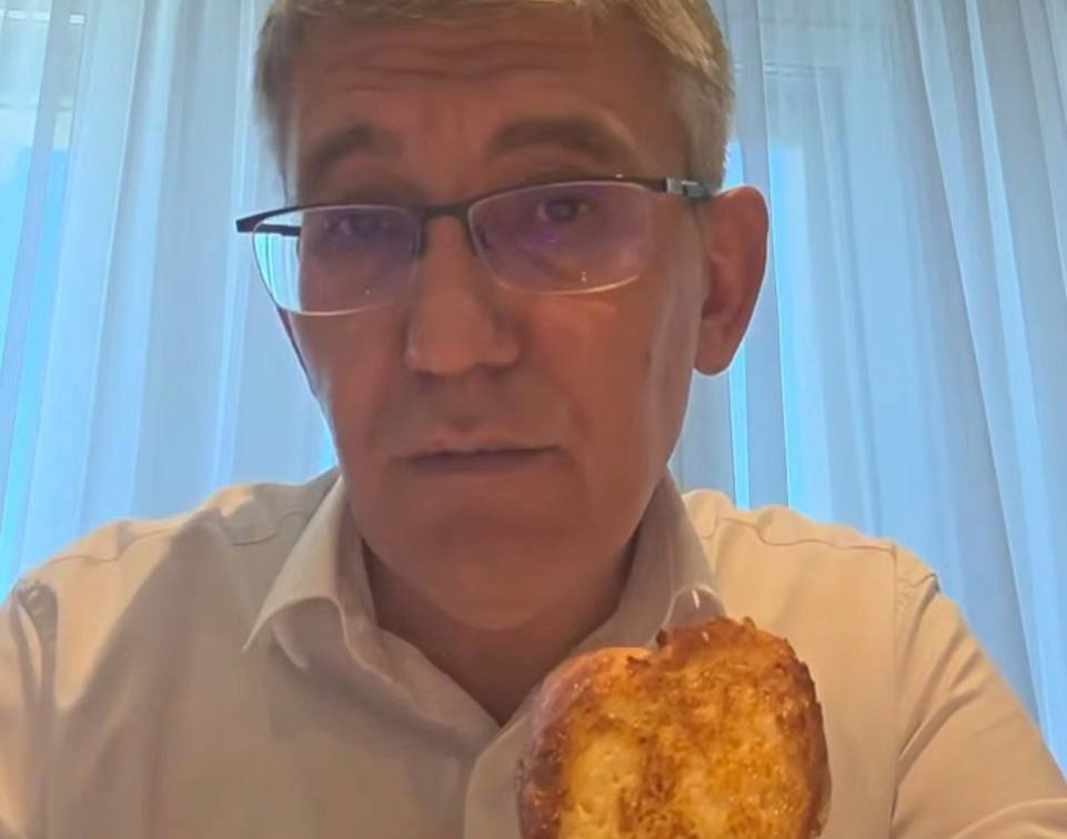 Дмитрий Миляев поделился любимым рецептом гренок из детства