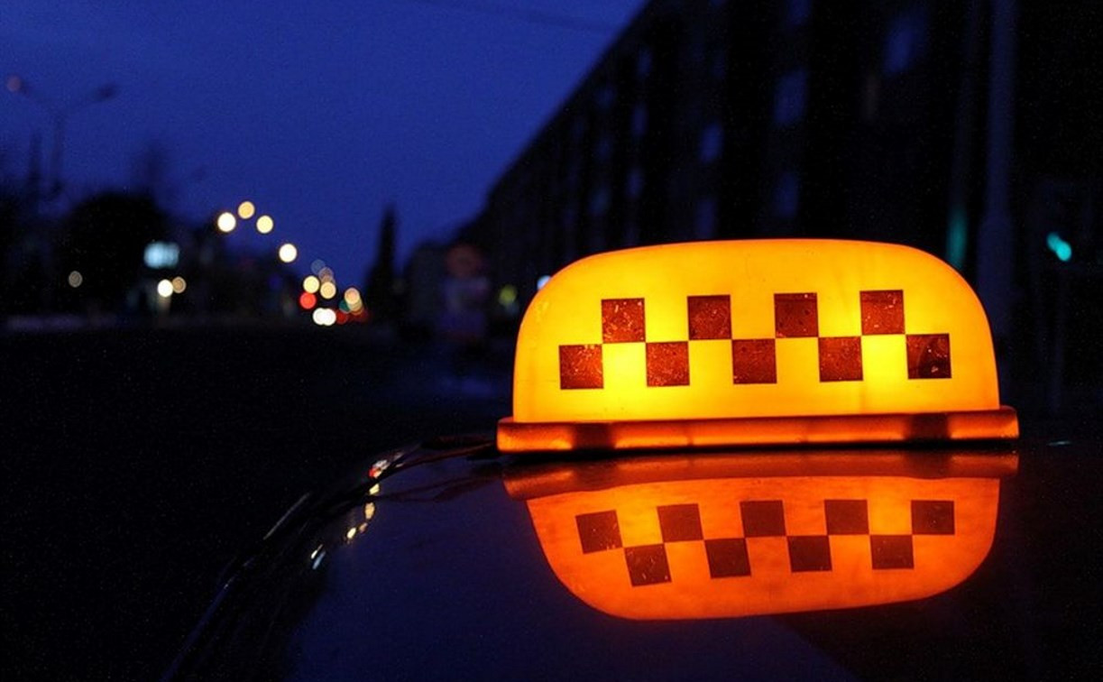 В Ефремове пассажир ограбил таксиста