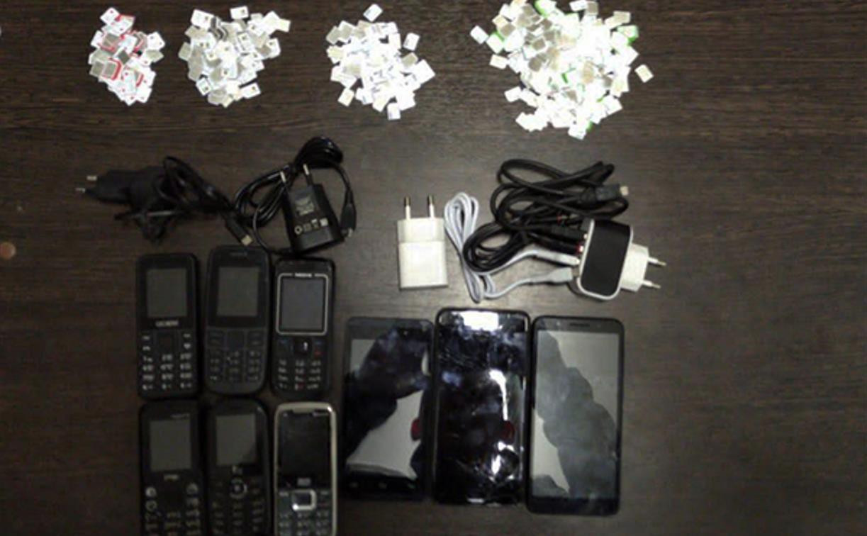 В плавскую колонию заключённым пытались переправить 9 телефонов и 543 сим-карты
