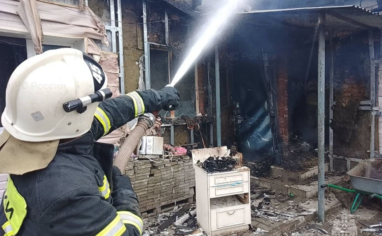 При пожаре в Белёве из частного дома эвакуировали шесть человек