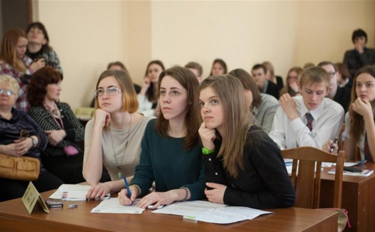 Из-за пандемии covid-19 в России школьникам могут выдать аттестат без ЕГЭ и ОГЭ