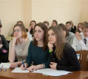 Из-за пандемии covid-19 в России школьникам могут выдать аттестат без ЕГЭ и ОГЭ