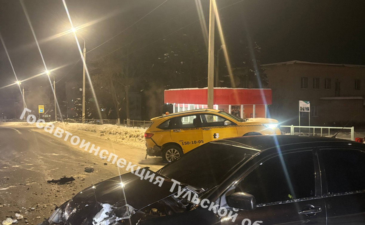 В Плавском районе таксист на Haval при повороте протаранил Mitsubishi