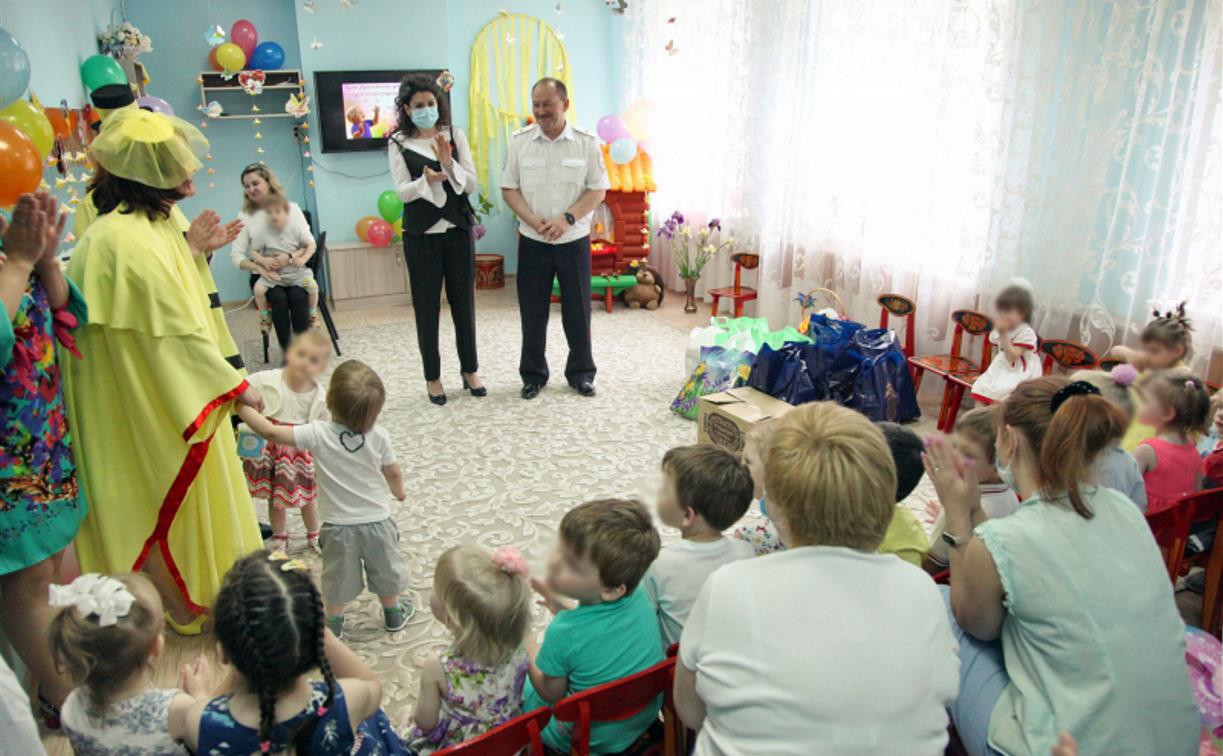 Начальник УМВД Сергей Галкин поздравил маленьких туляков с Днем защиты детей