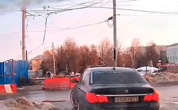 На пр. Ленина водители уничтожили столбики, чтобы было легче нарушать ПДД