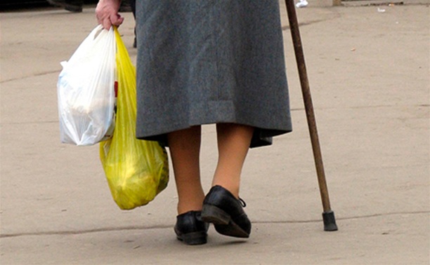 Жительницы Суворовского района избили и ограбили пенсионерку  