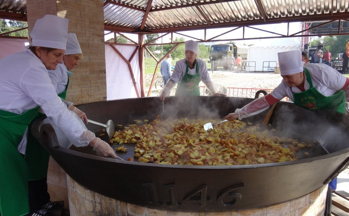 Туляки съели более 600 кг жареной картошки