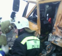 В Заокском районе КамАЗ вылетел на стоянку АЗС и врезался в грузовик