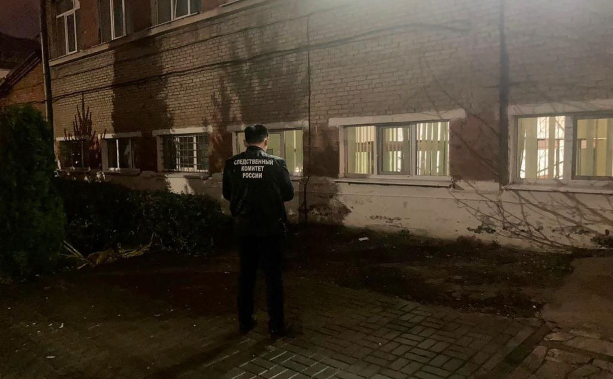 В Новомосковске мальчик выпал из окна школы на 3 этаже