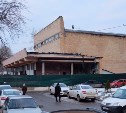 В Туле начали ломать здание бывшего кинотеатра «Салют»
