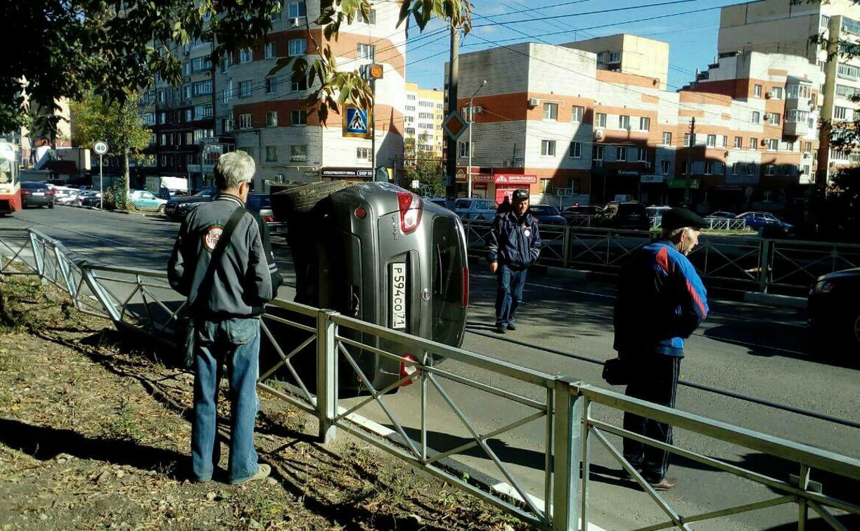 В Туле на улице Марата перевернулся «Ниссан»