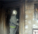 Ночью на пожаре в Суворове пострадал человек