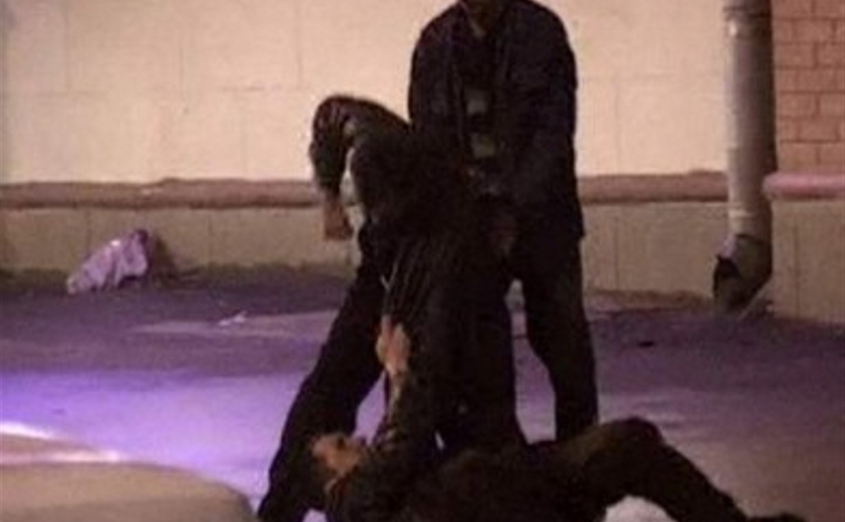 Ночью в центре Тулы на мужчину напали двое грабителей