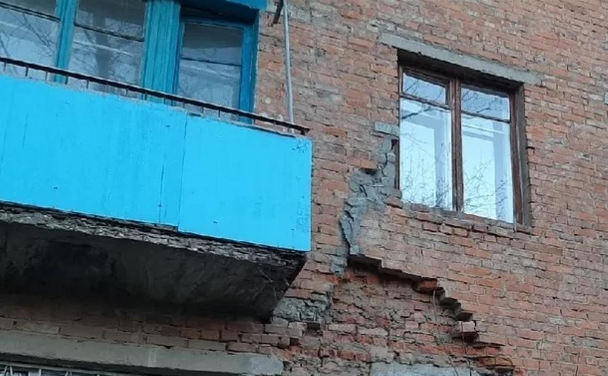 В Алексине обрушилась кирпичная кладка фасада многоэтажки