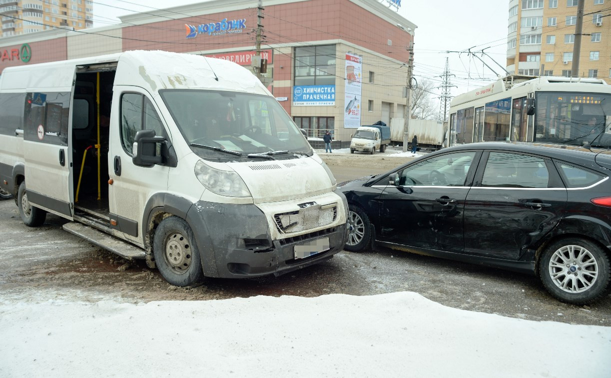 На Зеленстрое столкнулись «Форд» и маршрутка