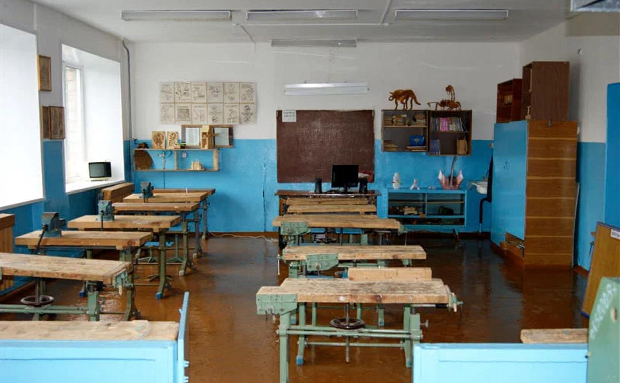 В Киреевском районе опоздавших на урок школьников запирают в мастерской 