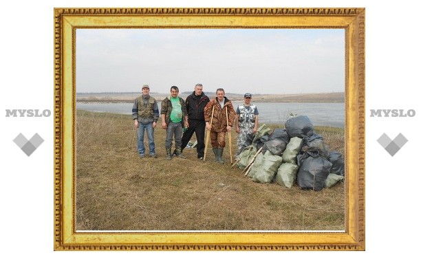 Тульские рыбаки расчистили берега Гамовского водохранилища