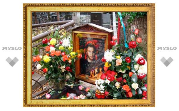 Губернатор Тульской области возложил цветы на могилу Игоря Талькова