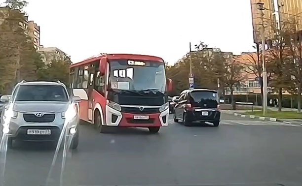 В Туле водитель автобуса решил рискнуть здоровьем пассажиров