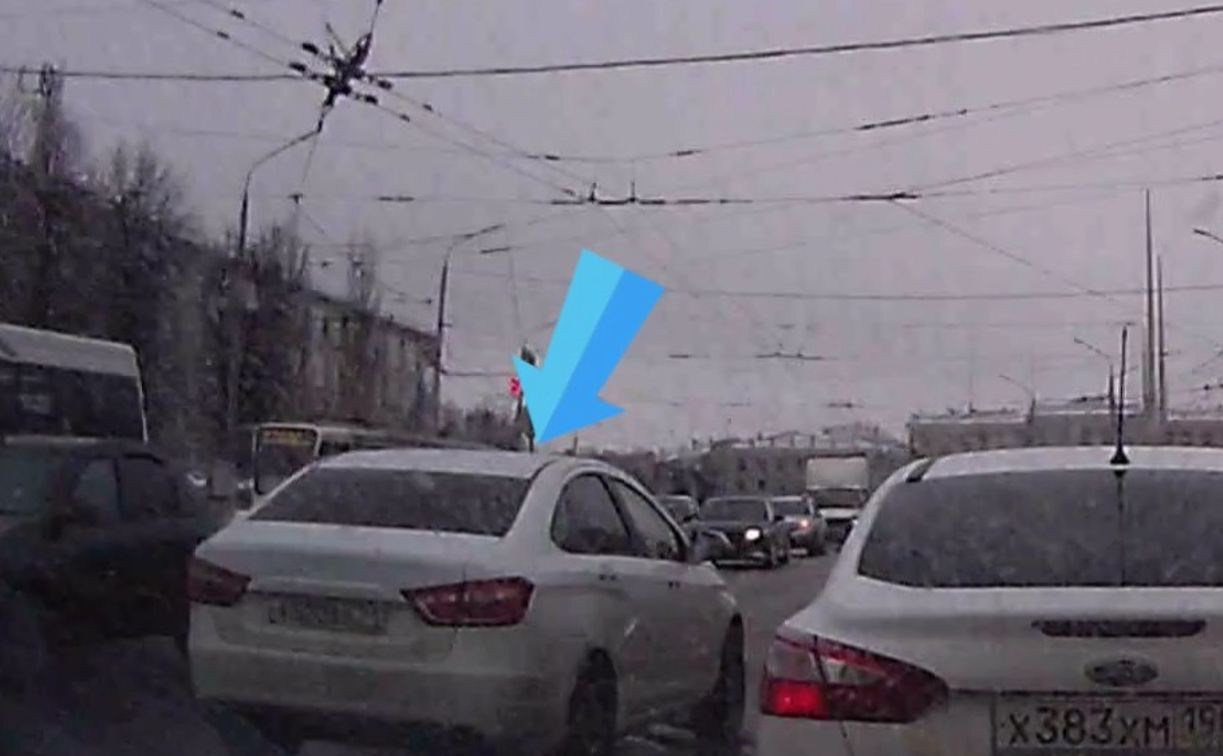 На пр. Ленина водитель «не заметил» два дорожных знака и нарушил ПДД
