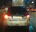 Накажи автохама: водитель Nissan Almera проехал по встречной и на красный свет