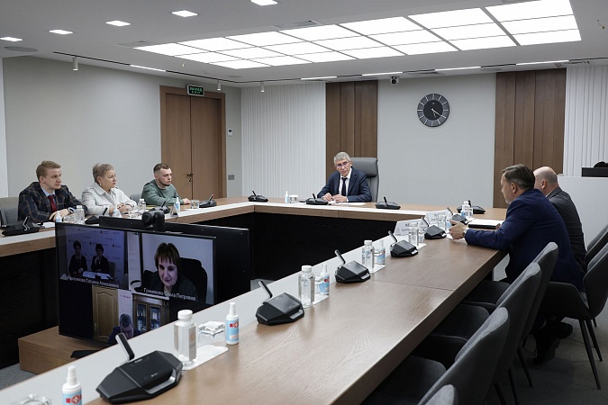 Помощь ветеранам, интернет в селах и память о героях: итоги личного приема у Дмитрия Миляева