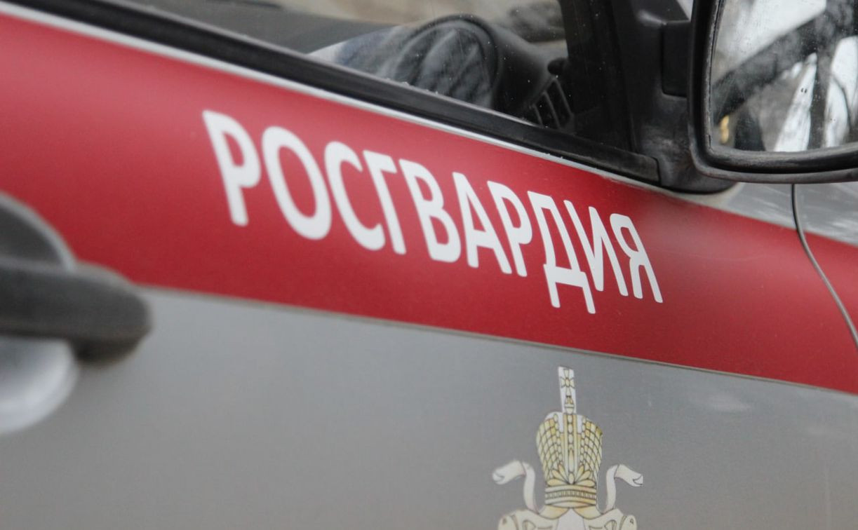 Росгвардейцы задержали дебоширов в баре на проспекте Ленина